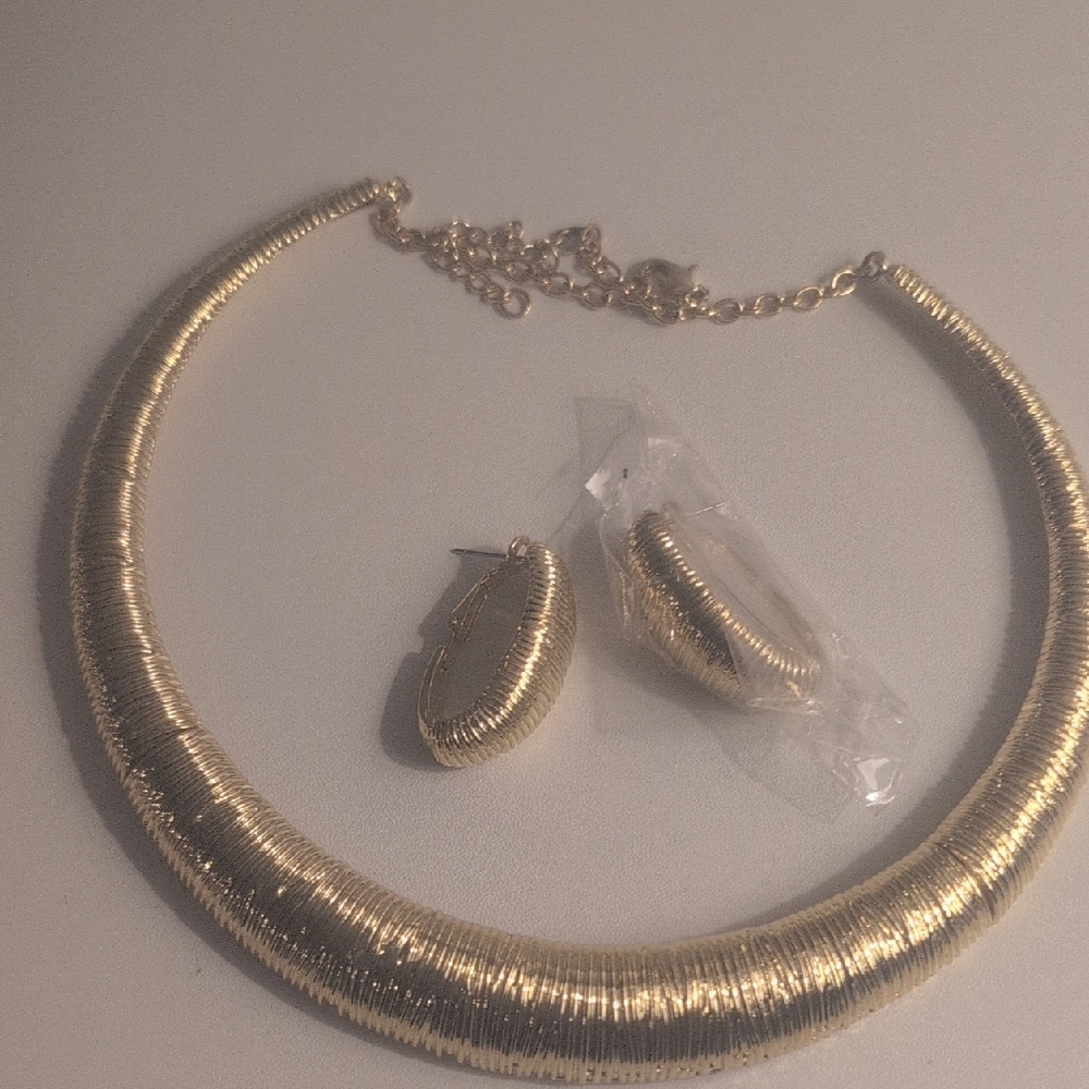Elegant Gold-Tone Necklace and Earring Set